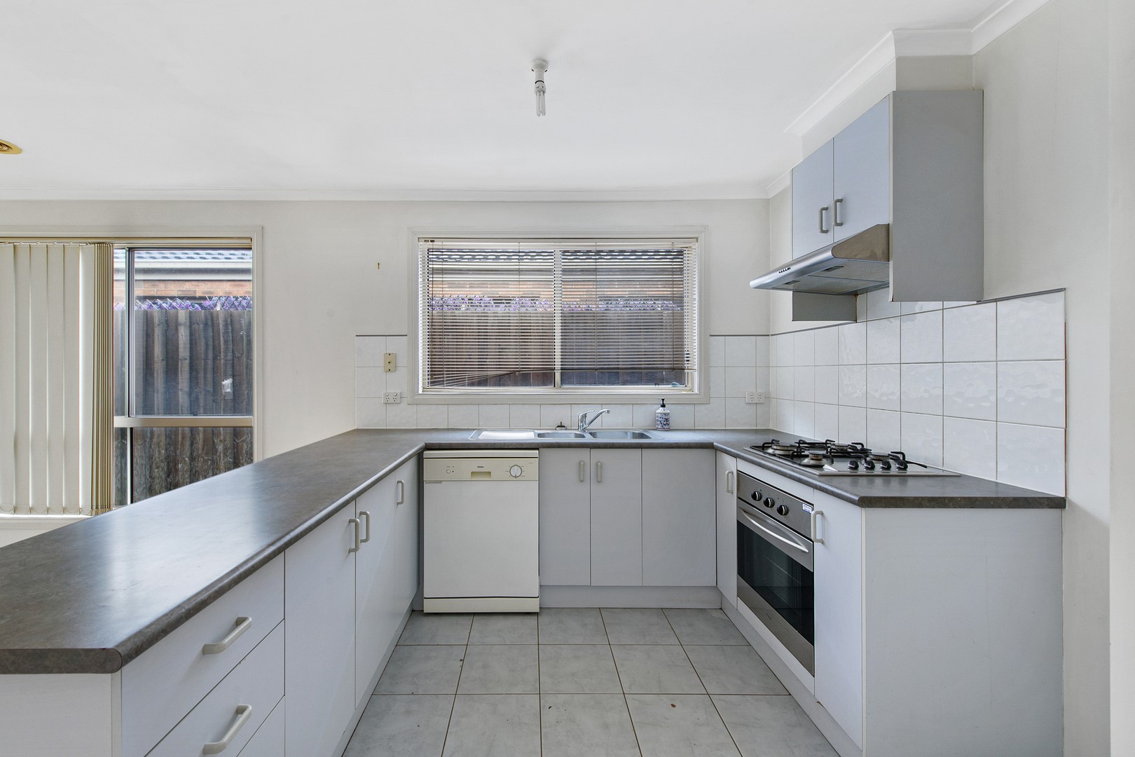 1/2 Lorraine CourtHillside, VIC 3037, Hillside - Thumbnail 5