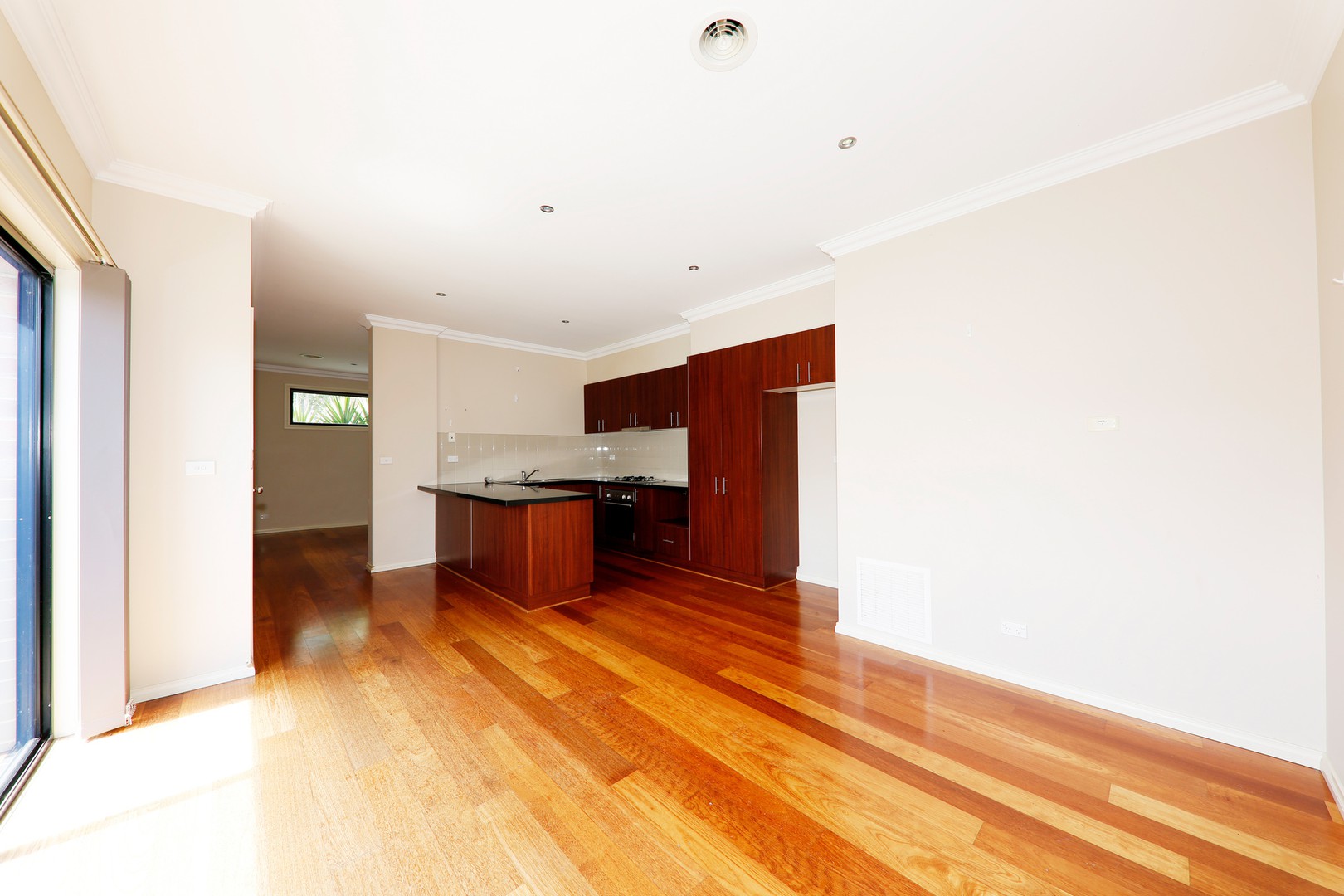 1/2 Salisbury Court, Glen Waverley, VIC 3150 - Thumbnail 1 - 18/05/2016