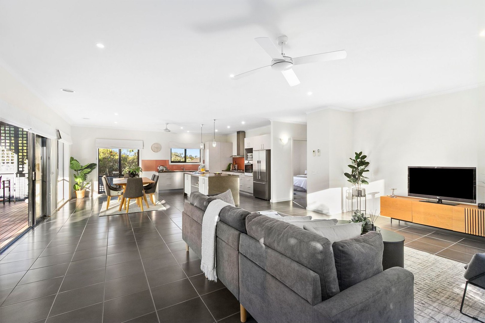 1/2 Shoubra Drive, Highton, VIC 3216 - Thumbnail 2 - 08/02/2024