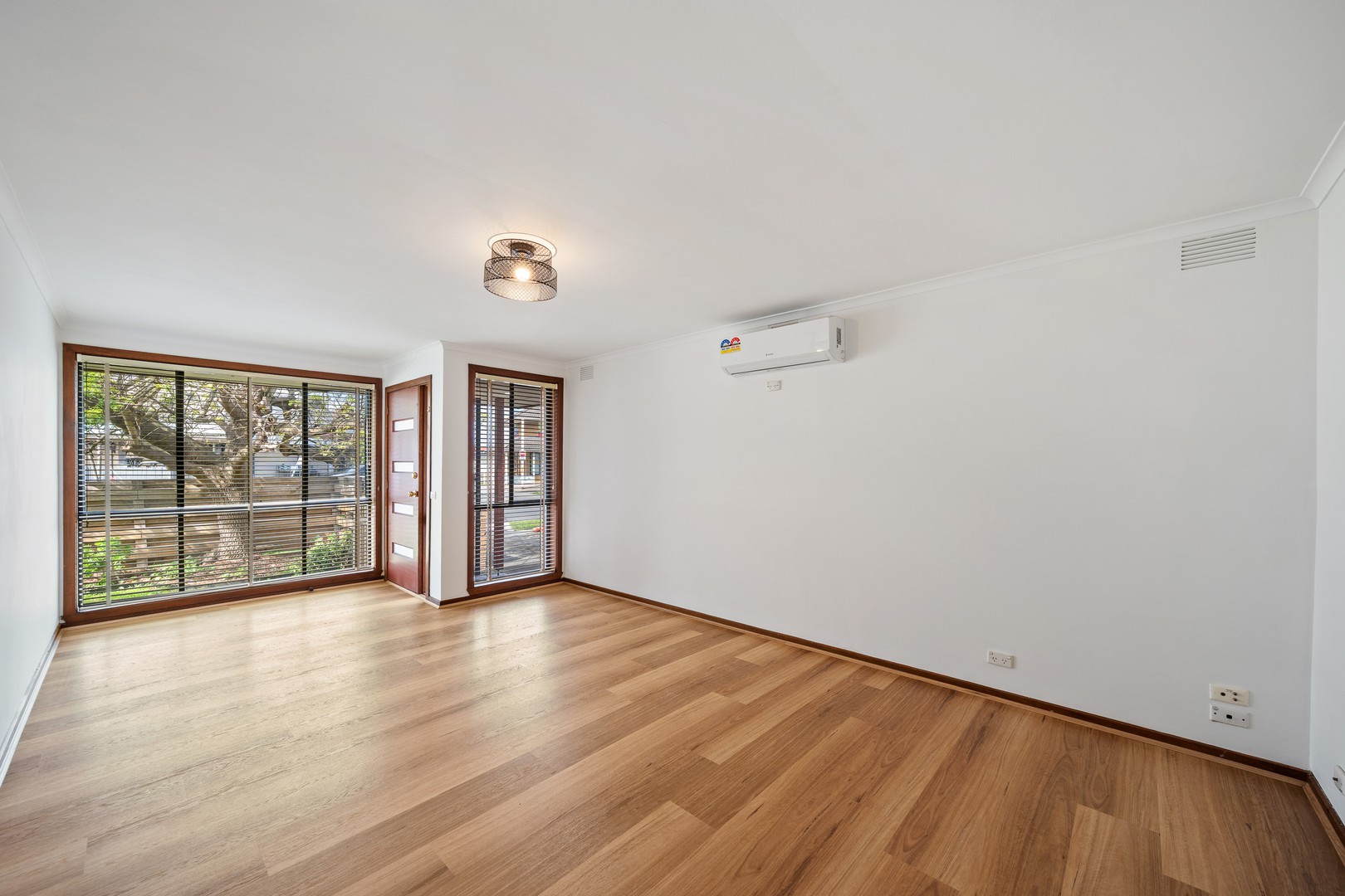 1/2 St Johns Ave, Springvale, VIC 3171 - Thumbnail 2 - 04/09/2026