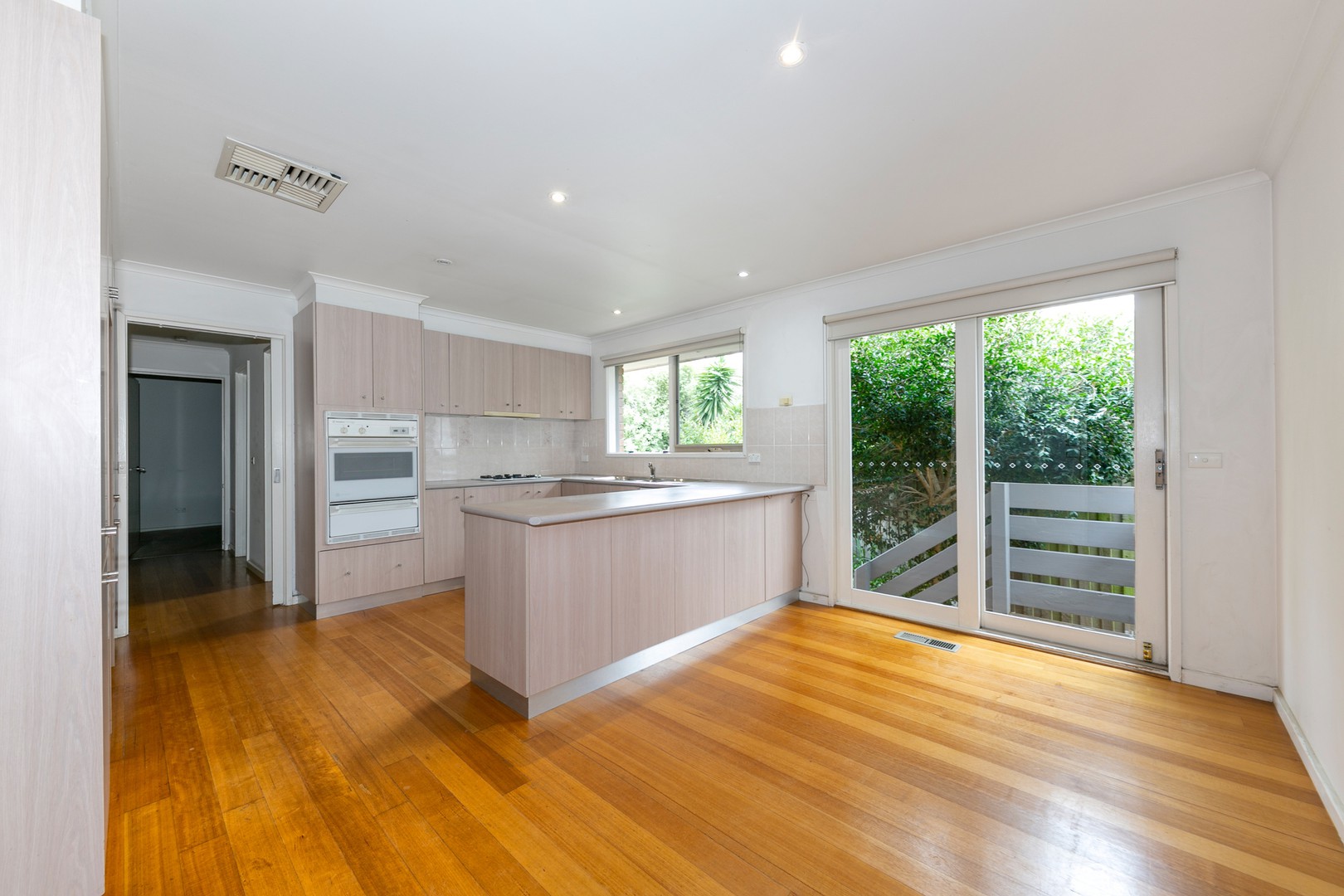 1/21 Meadow Crescent, Mount Waverley, VIC 3149, Mount Waverley - Thumbnail 3