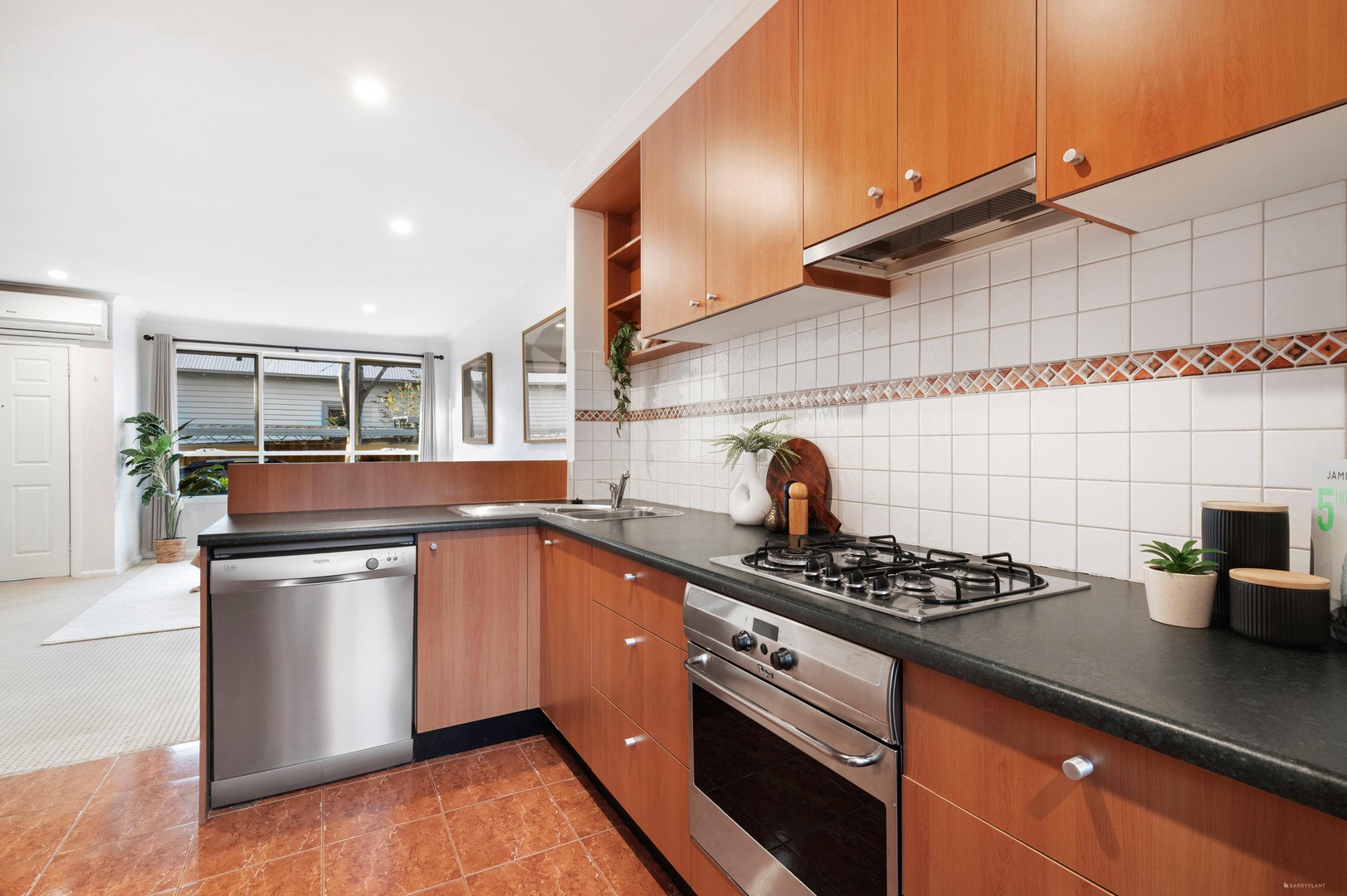 1/227 Union Road, Surrey Hills, VIC 3127 - Thumbnail 2 - 28/04/2026