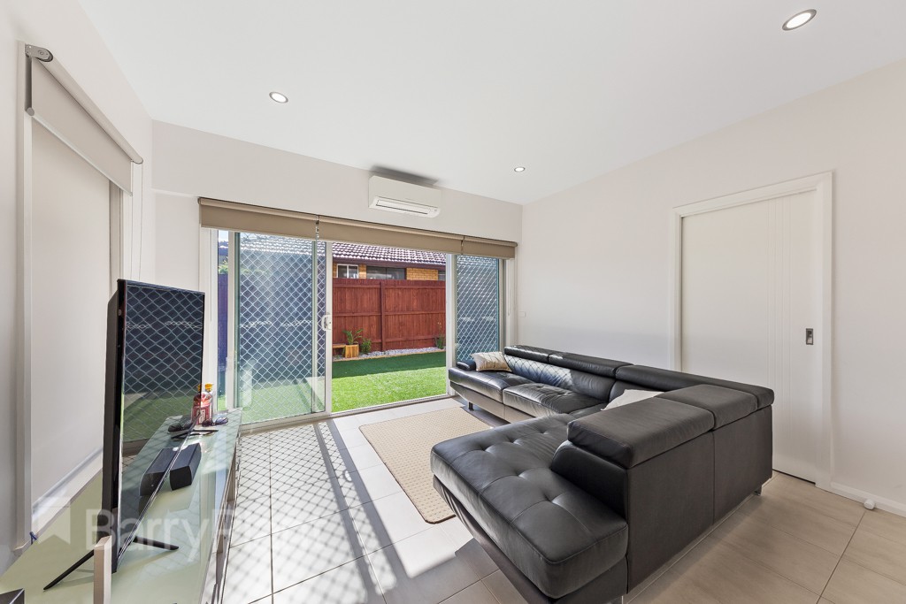 1/24 Adelaide Street, St Albans, VIC 3021, St Albans - Thumbnail 4