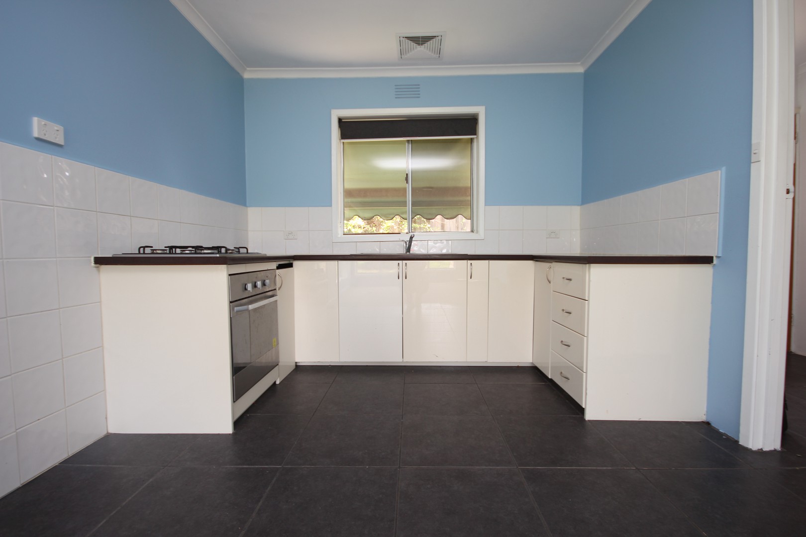 1/24 Konrads Crescent, Highton, VIC 3216, Highton - Thumbnail 3