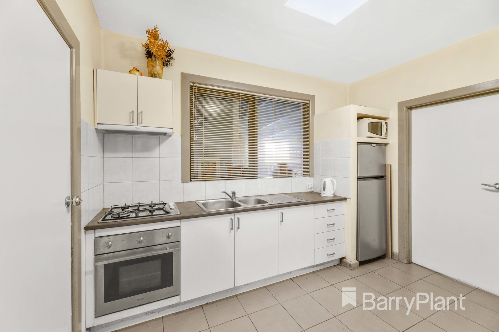 1/3 Pine Road, Bayswater, VIC 3153, Bayswater - Thumbnail 2