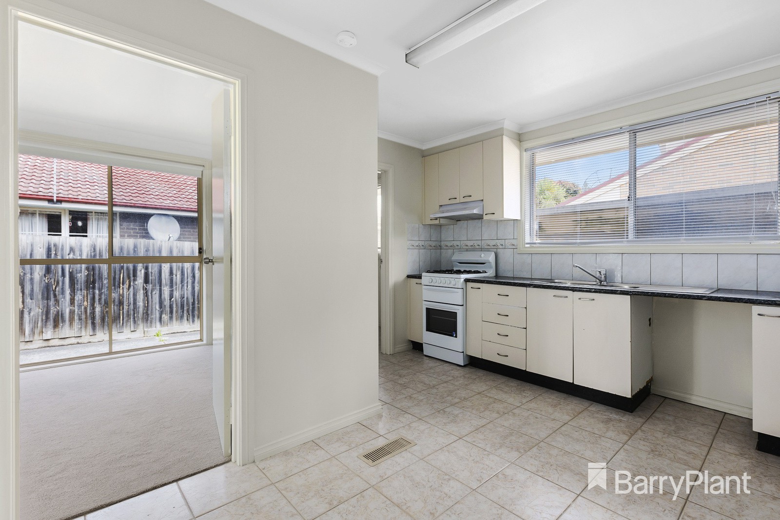 1/3 Woodlea Drive, Glen Waverley, VIC 3150, Glen Waverley - Thumbnail 4