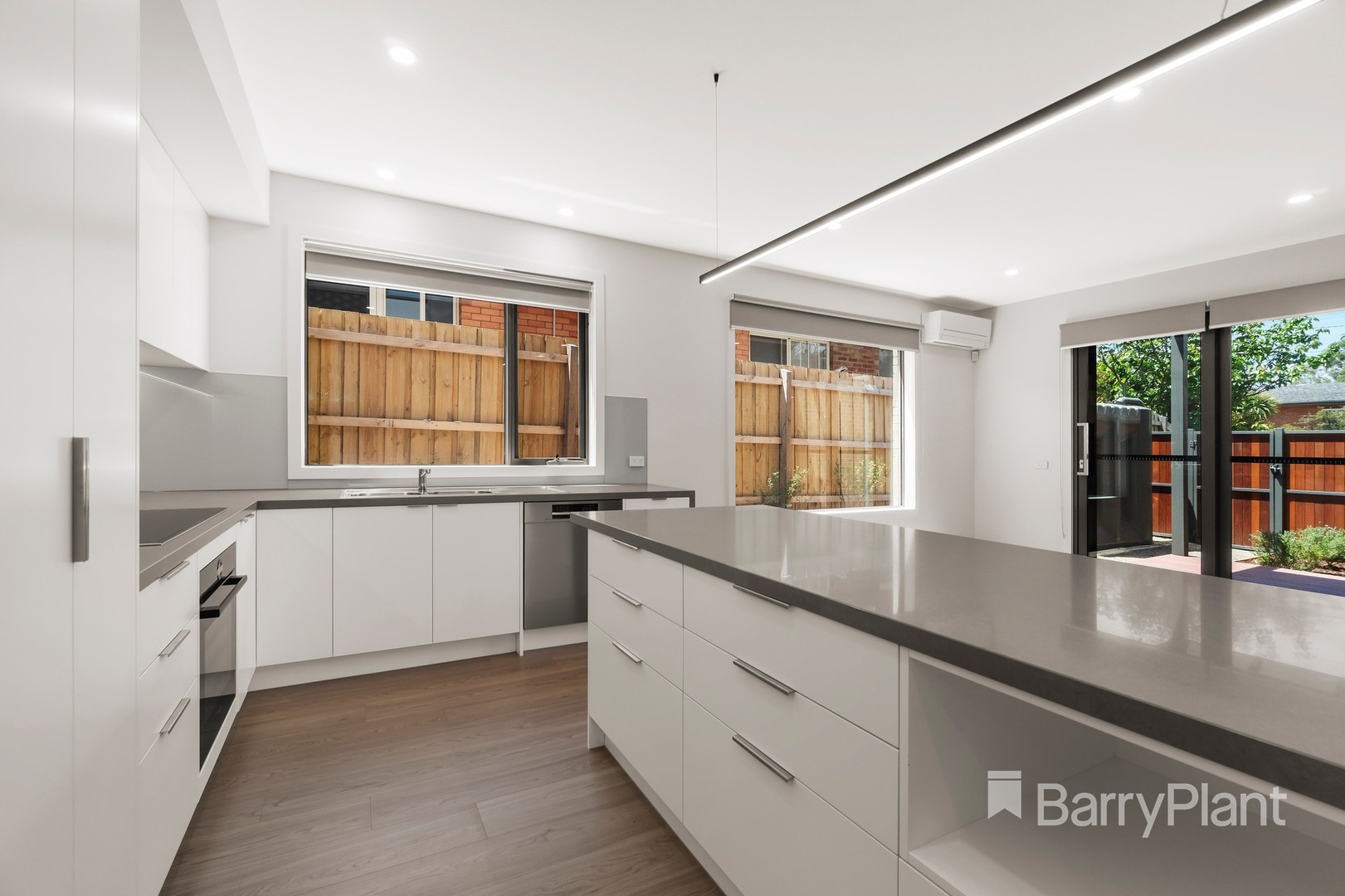 1/30 Amber Grove, Mount Waverley, VIC 3149, Mount Waverley - Thumbnail 2