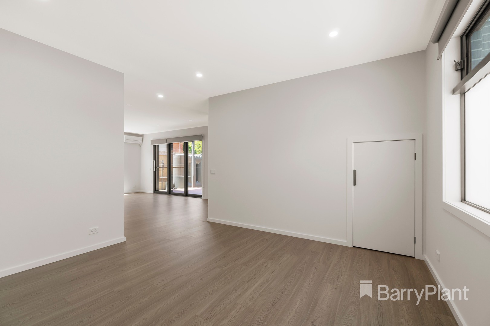 1/30 Amber Grove, Mount Waverley, VIC 3149, Mount Waverley - Thumbnail 4