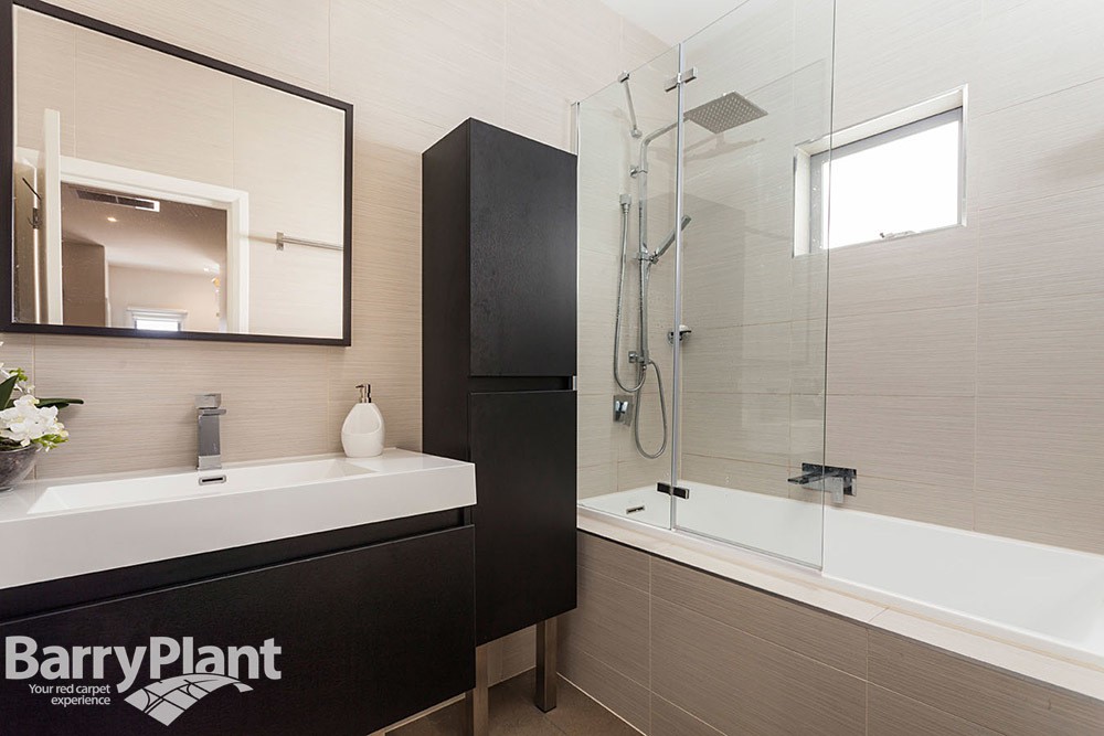 1/32 La Rochelle Boulevard, Point Cook, VIC 3030, Point Cook - Thumbnail 2