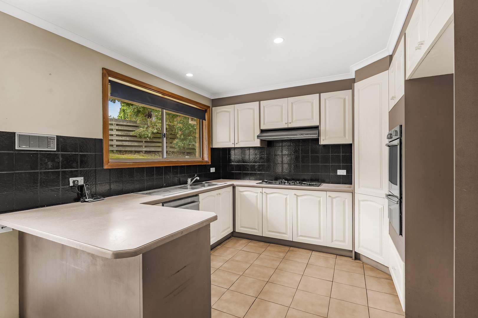 1/34 Bowen Road, Doncaster East, VIC 3109, Doncaster East - Thumbnail 2