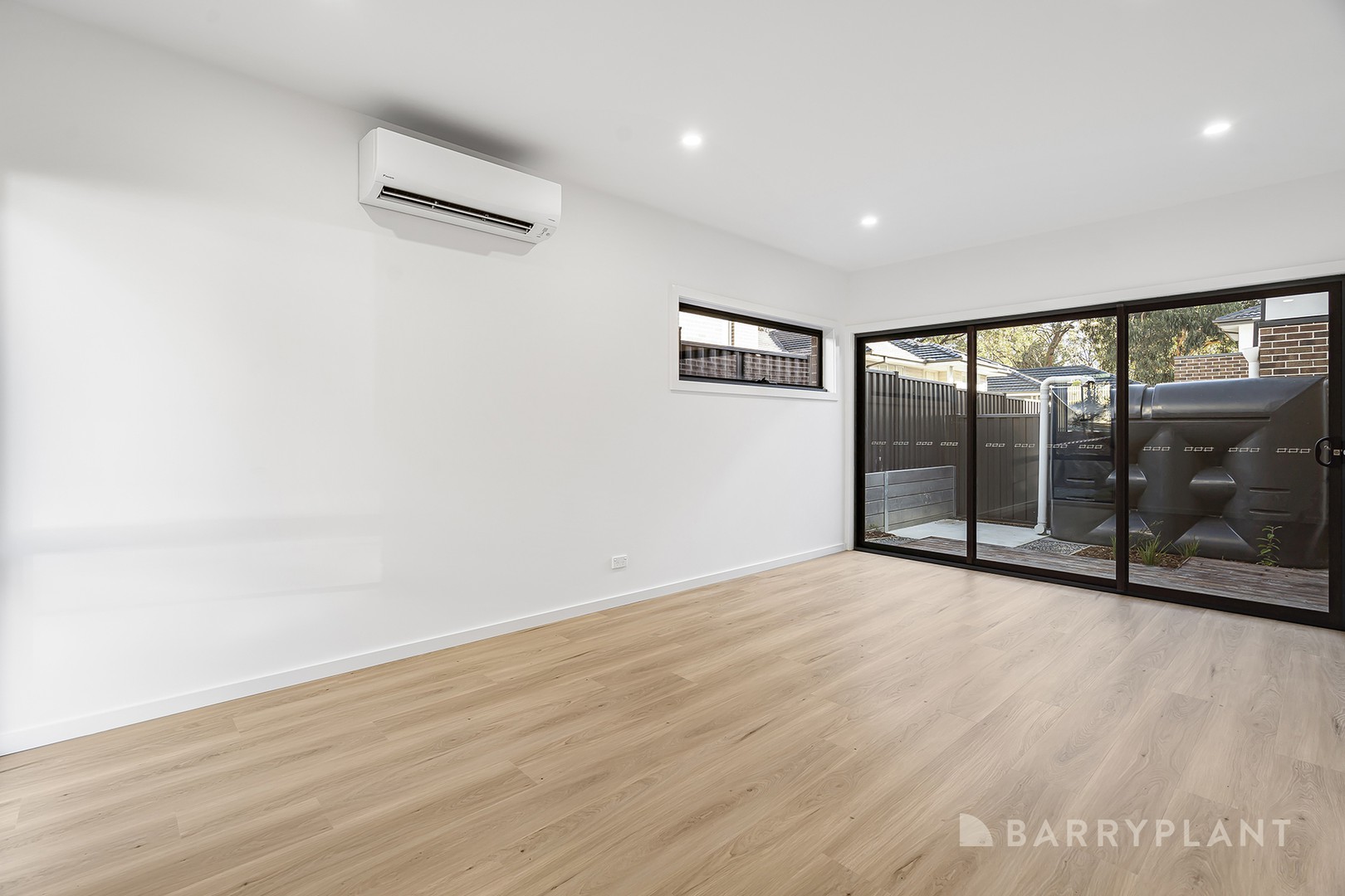 1/37 Terrigal Crescent, Kilsyth, VIC 3137, Kilsyth - Thumbnail 2