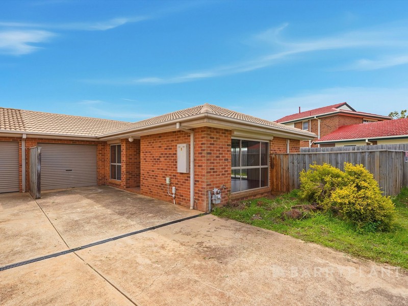 1/4 Asquith Place, Melton West, VIC 3337 - Image - 25/11/2025