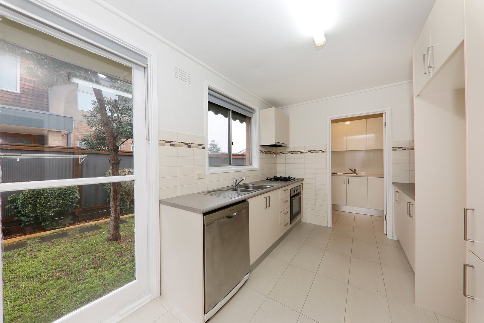 1/4 Batman Grove, Mulgrave, VIC 3170 - Thumbnail 2 - 13/05/2025