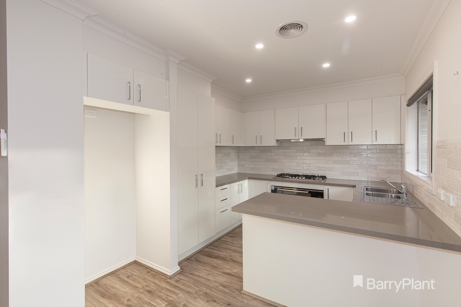 1/4 Kilvington Court, Berwick, VIC 3806 - Thumbnail 2 - 04/04/2024