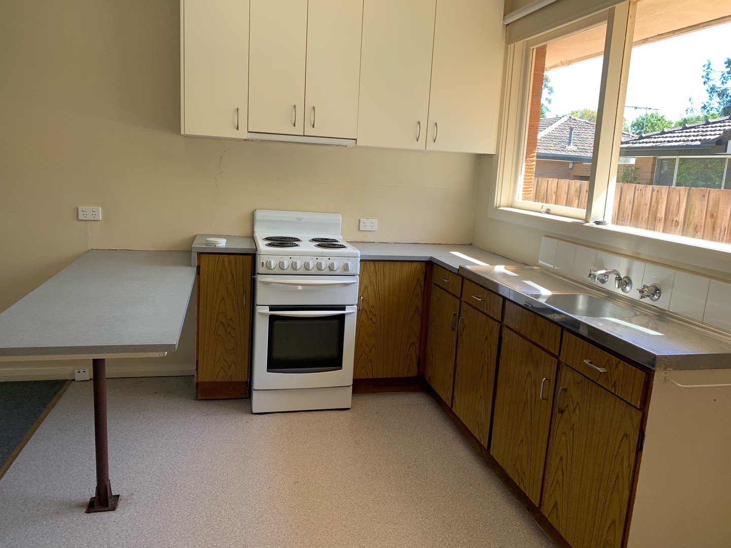 1/4 Russell Street, Nunawading, VIC 3131 - Thumbnail 2 - 12/04/2024