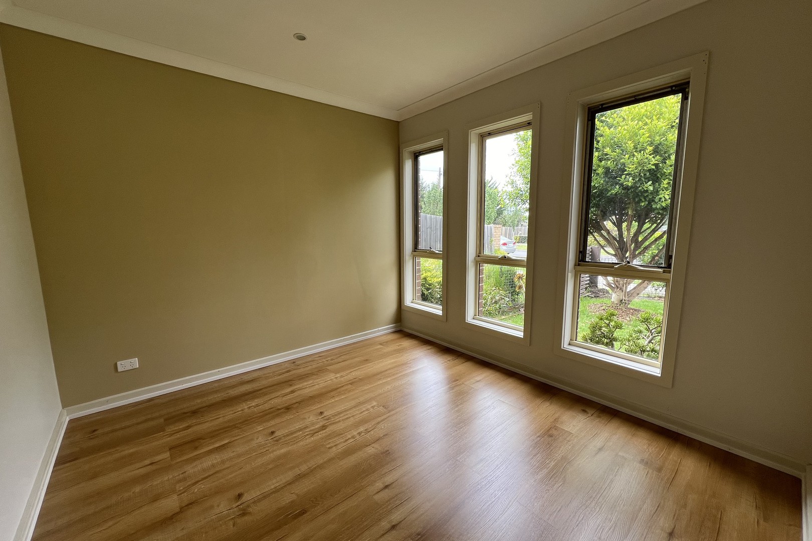 1/42 James Street, St Albans, VIC 3021 - Thumbnail 1 - 04/01/2024