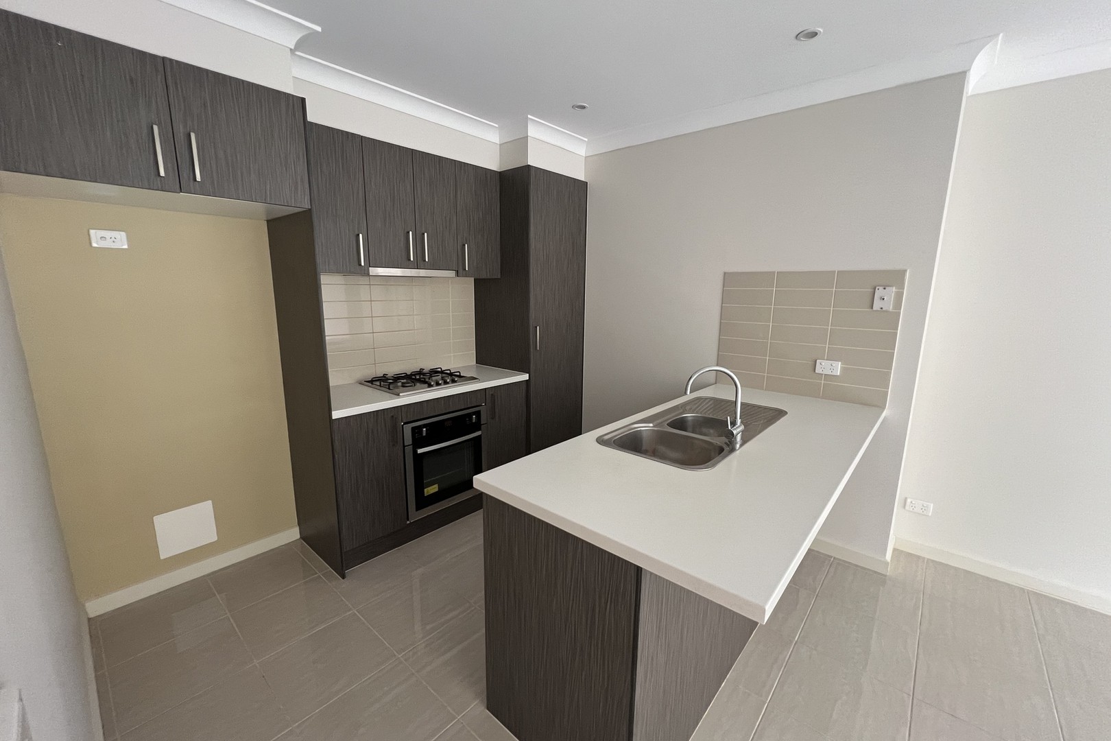 1/42 James Street, St Albans, VIC 3021 - Thumbnail 2 - 04/01/2024