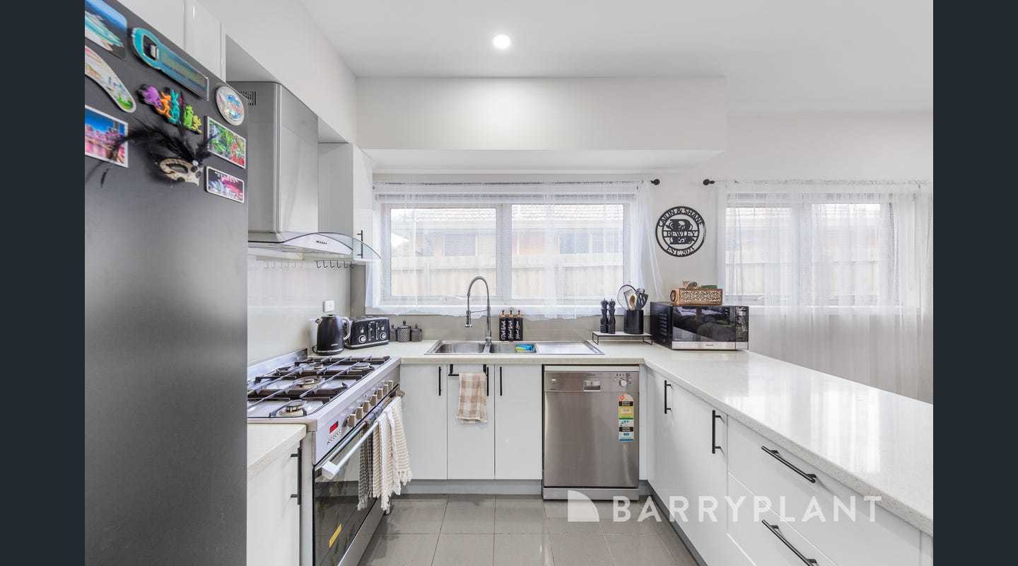 1/49 Ivanhoe Avenue, St Albans, VIC 3021, St Albans - Thumbnail 2