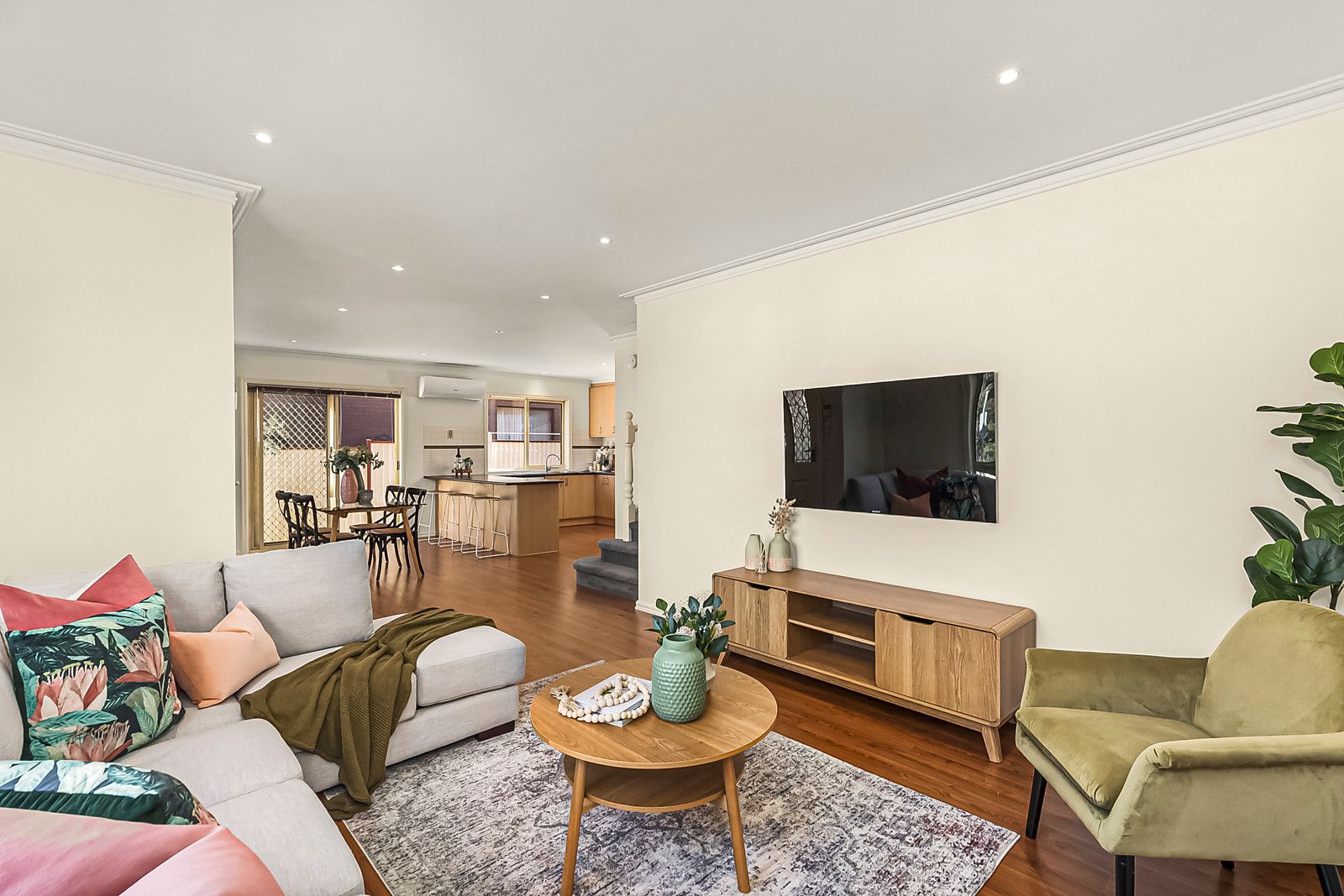 1/5 Cameron Road, Essendon, VIC 3040 - Thumbnail 2 - 22/10/2021