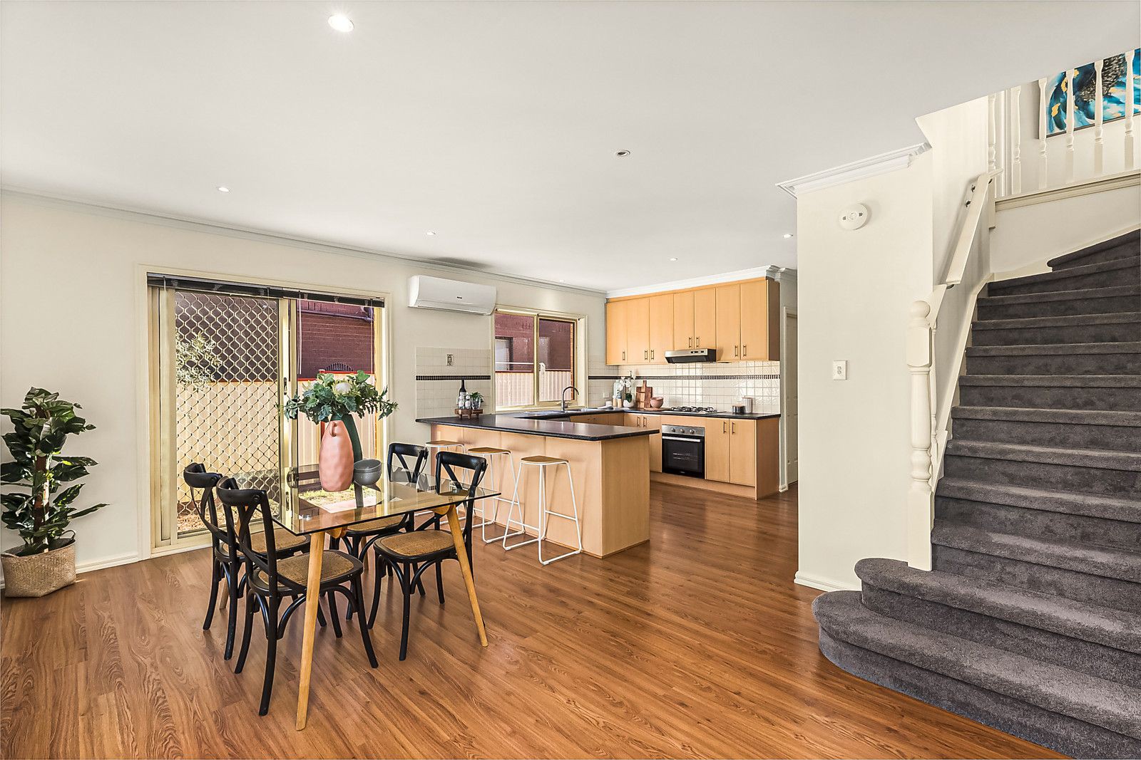 1/5 Cameron Road, Essendon, VIC 3040, Essendon - Thumbnail 2