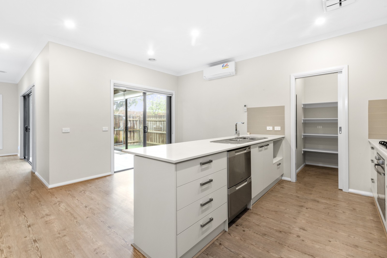 1/5 Fadden Street, Dandenong North, VIC 3175, Dandenong North - Thumbnail 3