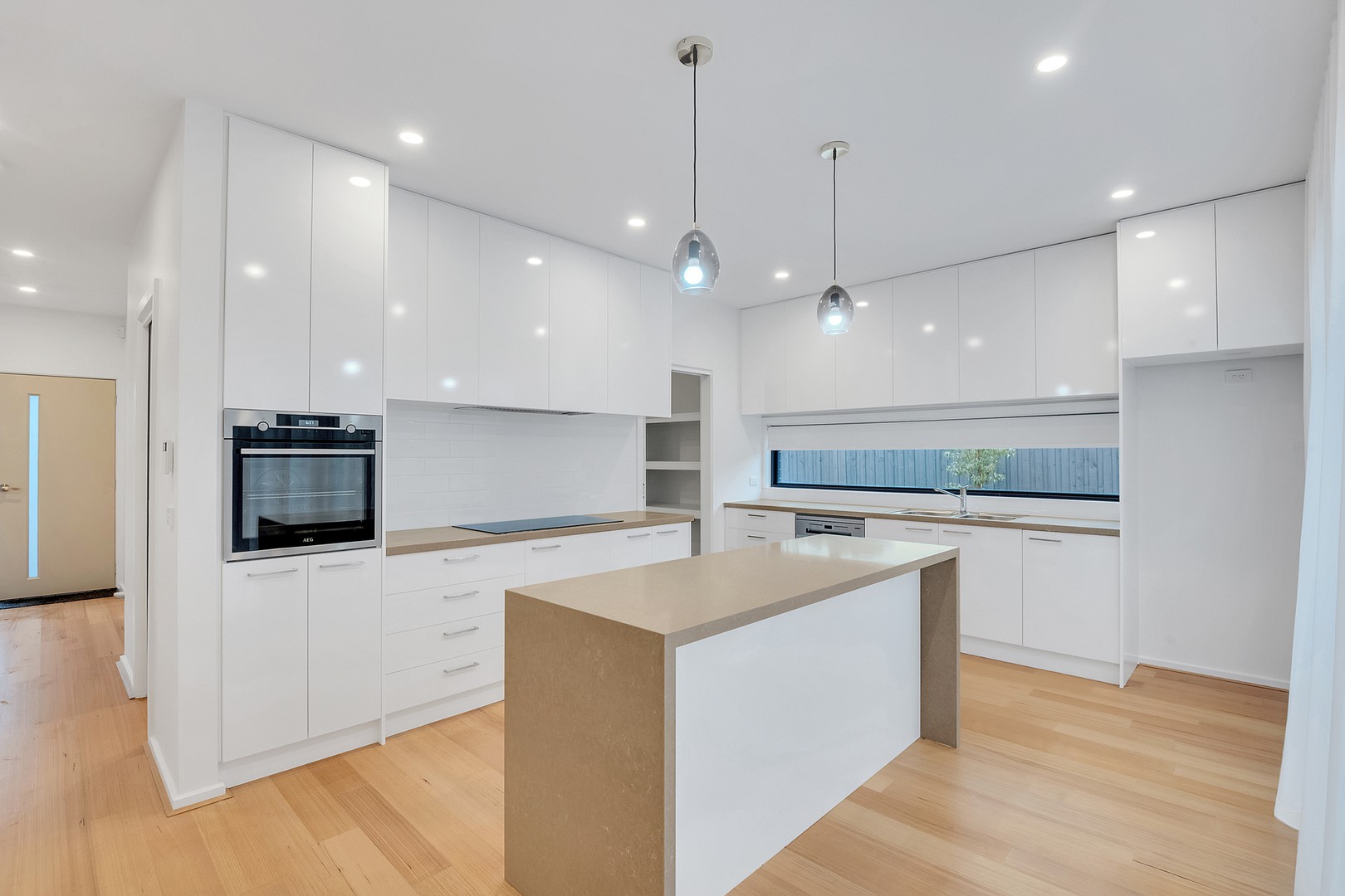 1/5 Grand Boulevard, Montmorency, VIC 3094, Montmorency - Thumbnail 2
