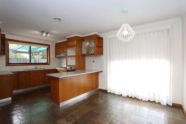 1/5 South Terrace, Avondale Heights, VIC 3034, Avondale Heights - Thumbnail 3