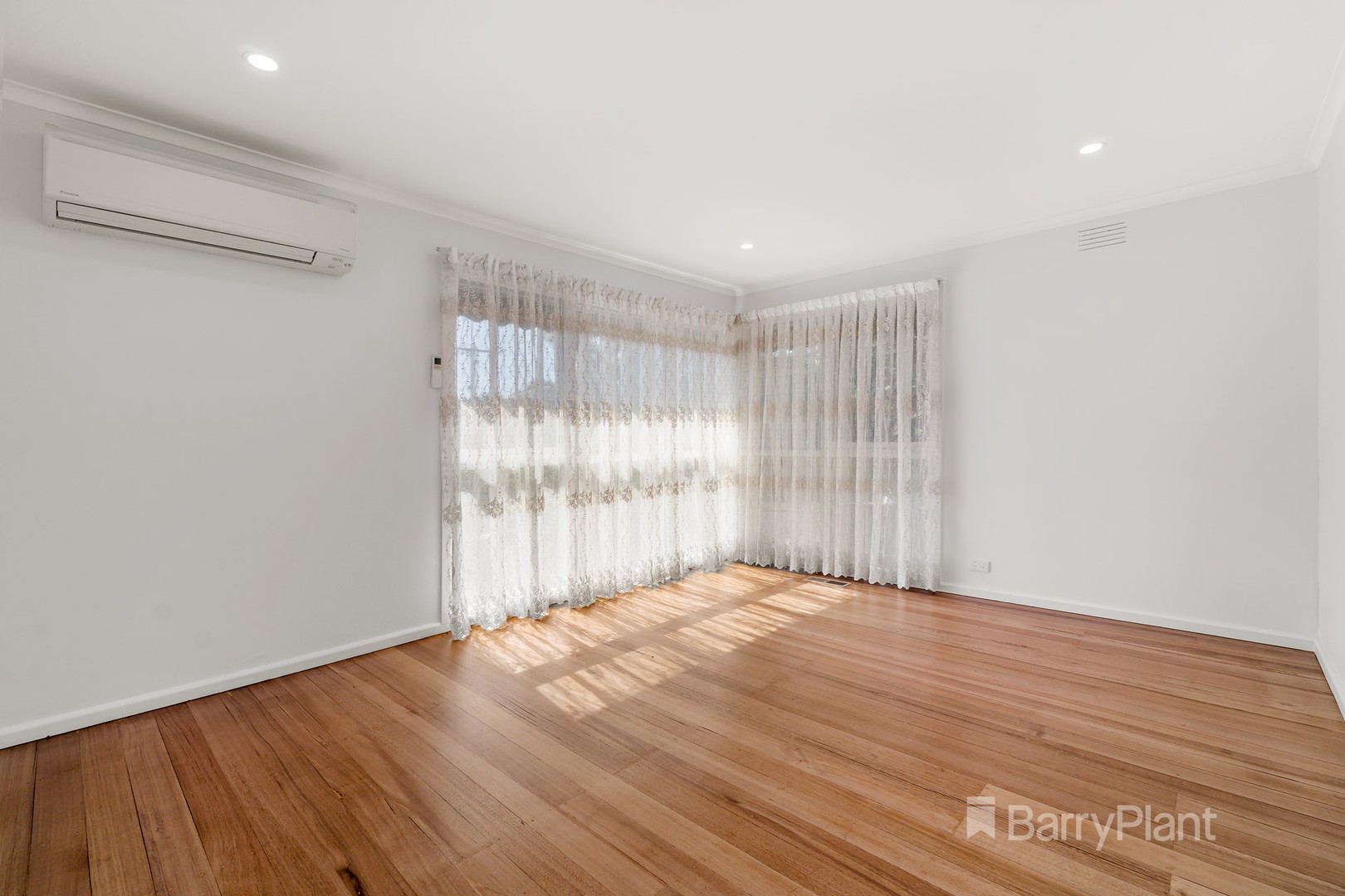 1/52 Rosella Street, Doncaster East, VIC 3109 - Thumbnail 1 - 20/02/2023