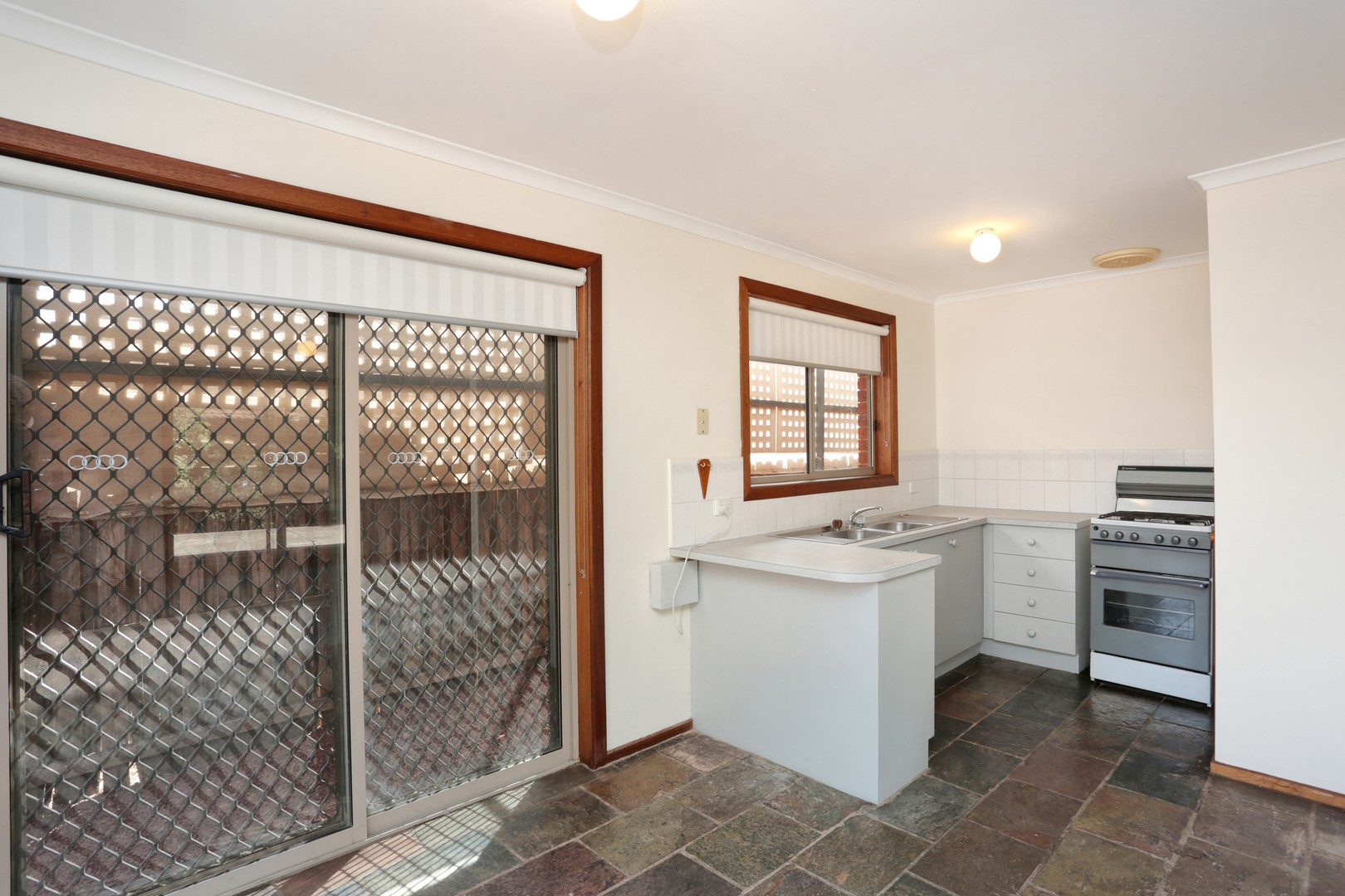 1/6 Northcott Street, Melton South, VIC 3338, Melton South - Thumbnail 4