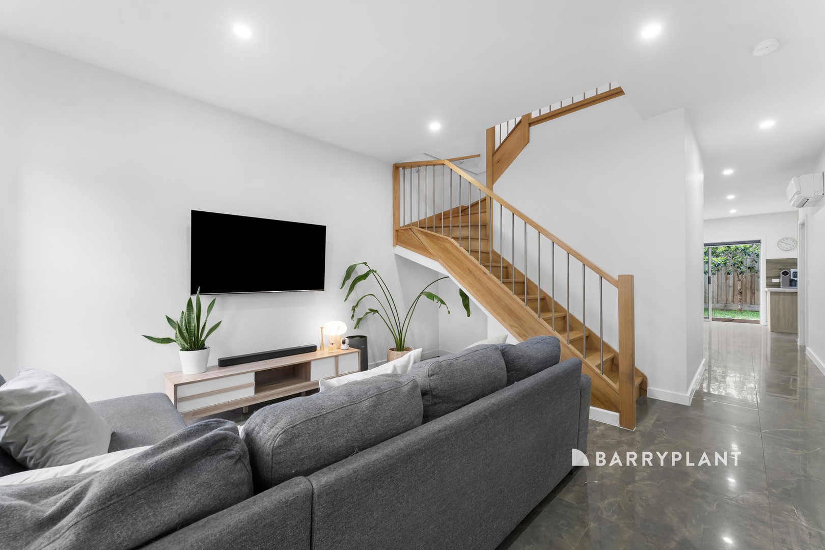 1/6 Sylvanwood Crescent, Narre Warren, VIC 3805 - Thumbnail 2 - 17/09/2026