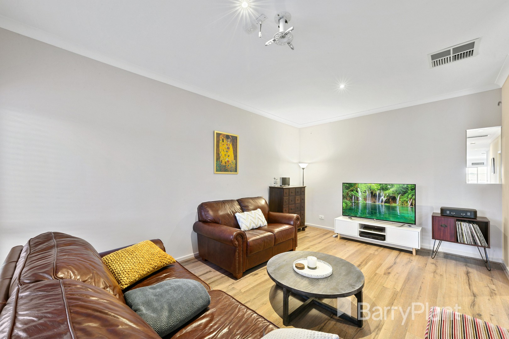 1/6 The Grove, Melton West, VIC 3337, Melton West - Thumbnail 4