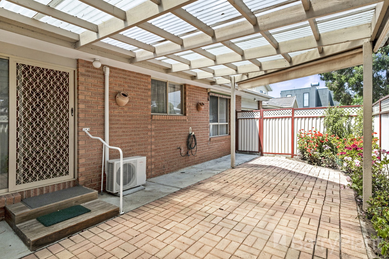 1/6 Warwick Place, Tullamarine, VIC 3043, Tullamarine - Thumbnail 2
