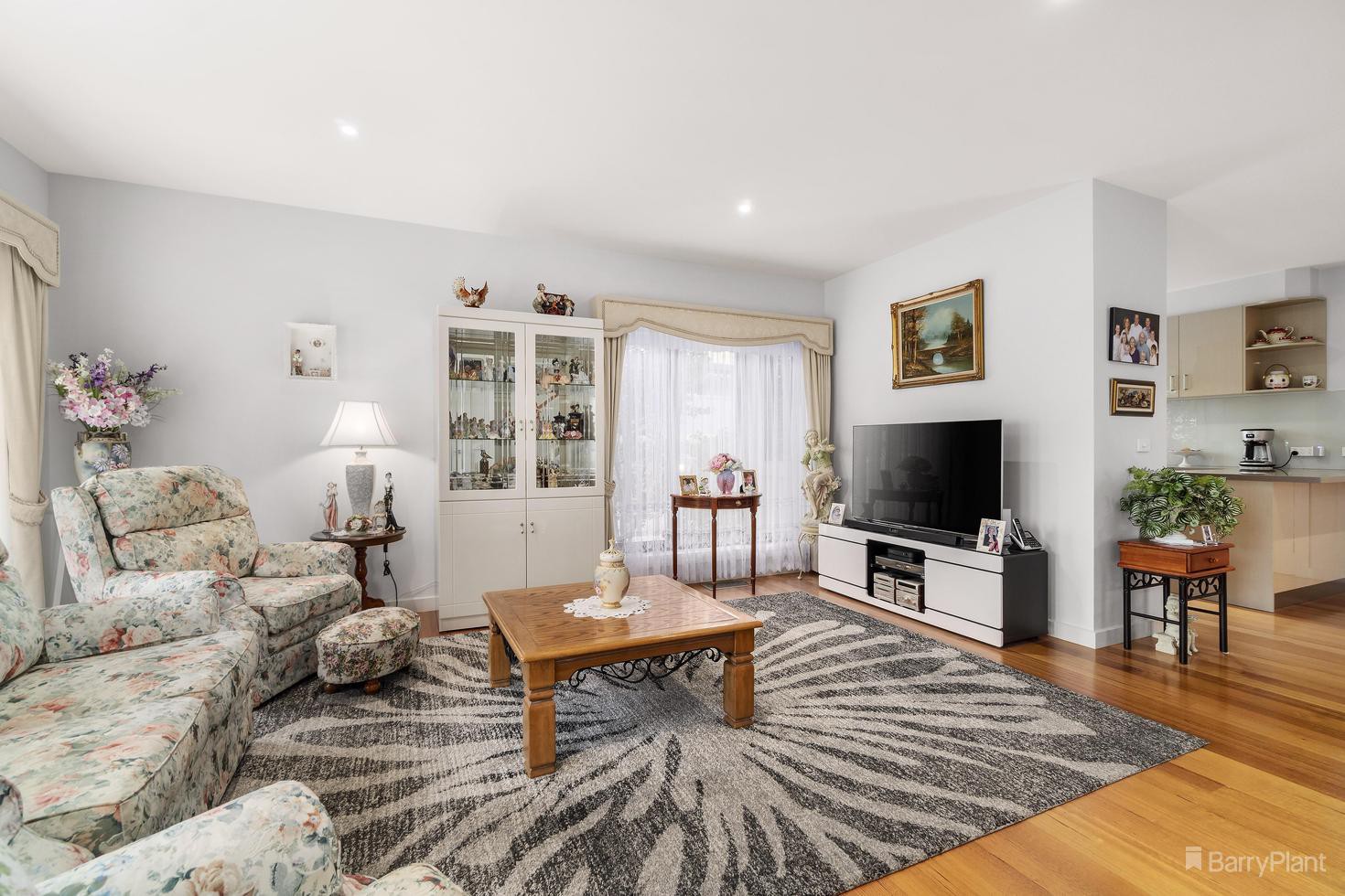 1/62 Rosstrevor Crescent, Mitcham, VIC 3132, Mitcham - Thumbnail 2