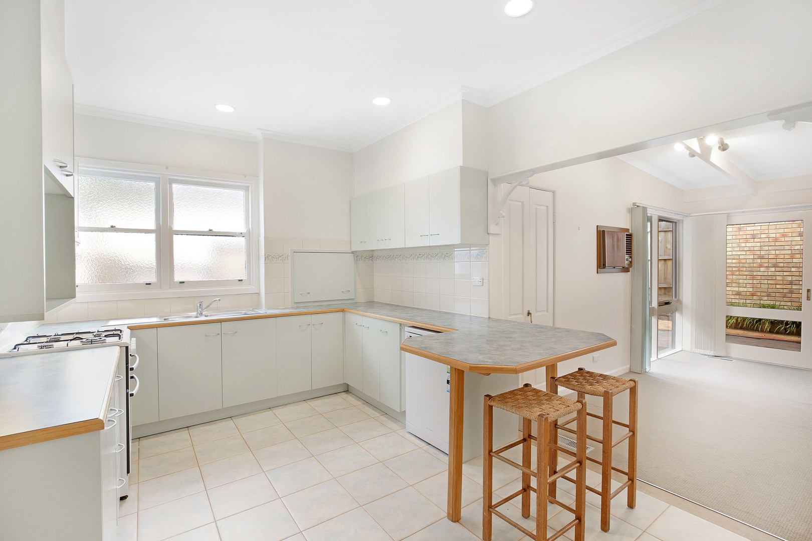 1/64 Ferguson Street, Macleod, VIC 3085, Macleod - Thumbnail 2