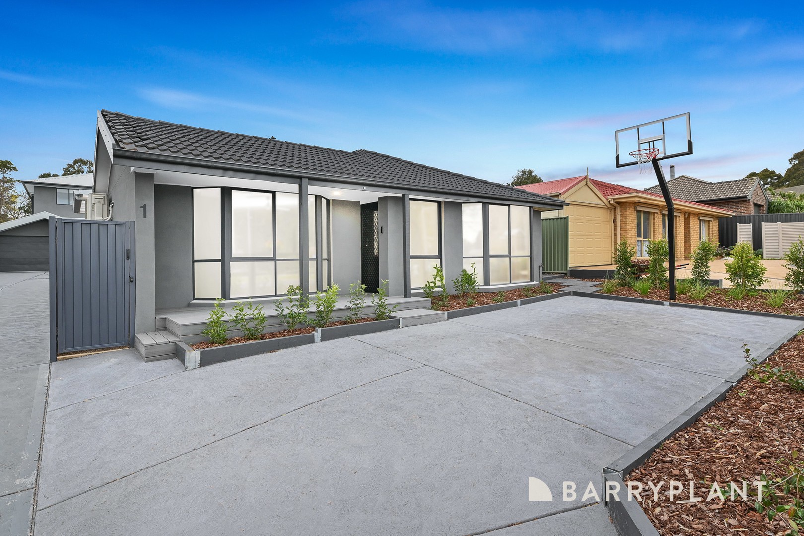 1/65 Strathavan Drive, Berwick, VIC 3806 - Thumbnail 2 - 19/06/2025