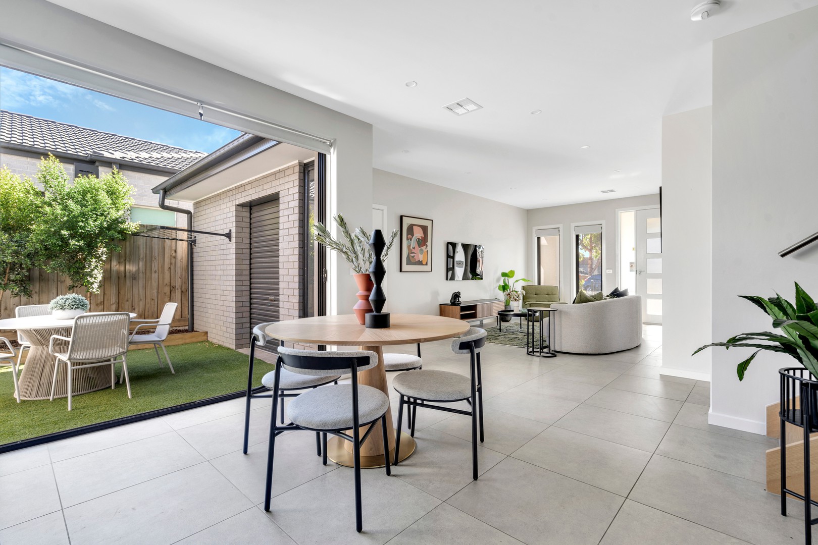 1/7 Bowes Avenue, Airport West, VIC 3042 - Thumbnail 2 - 19/02/2025