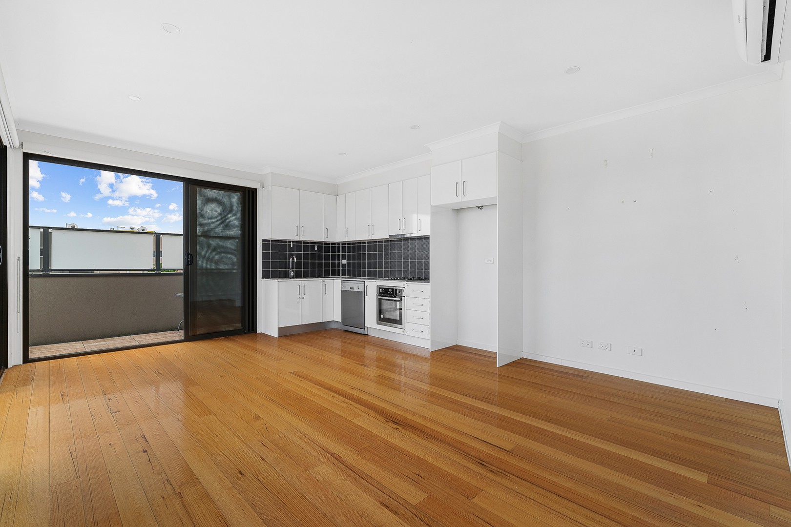 1/7 Gladstone Parade, Glenroy, VIC 3046, Glenroy - Thumbnail 3