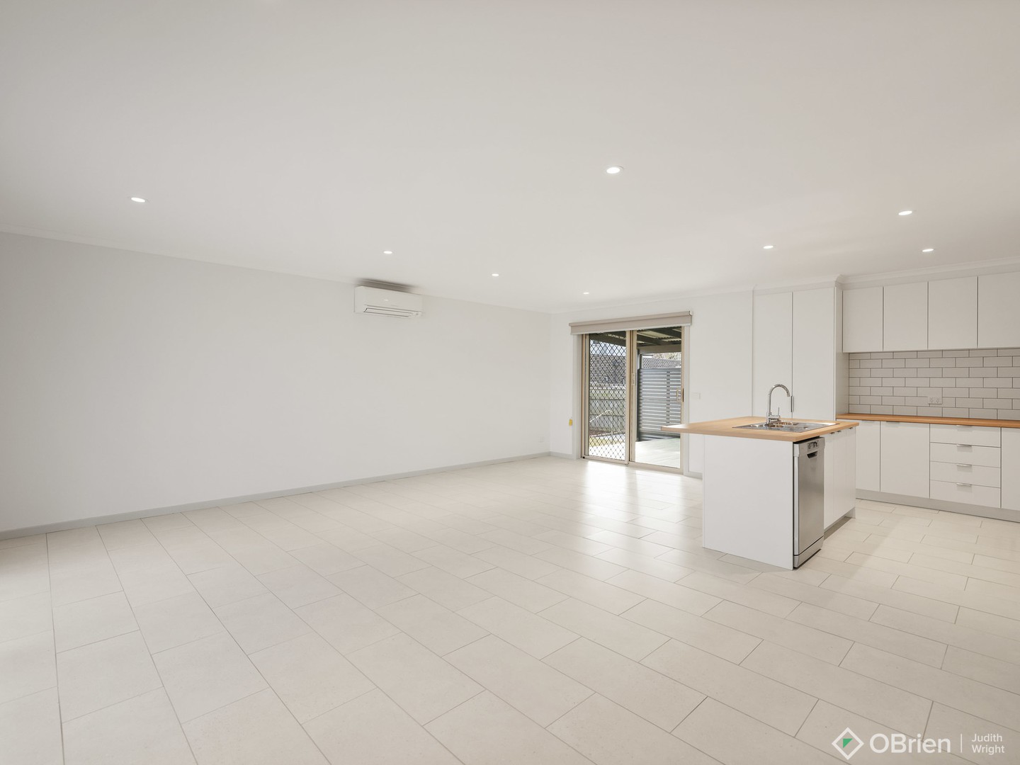 1/70 Walton Street, Cowes, VIC 3922, Cowes - Thumbnail 2