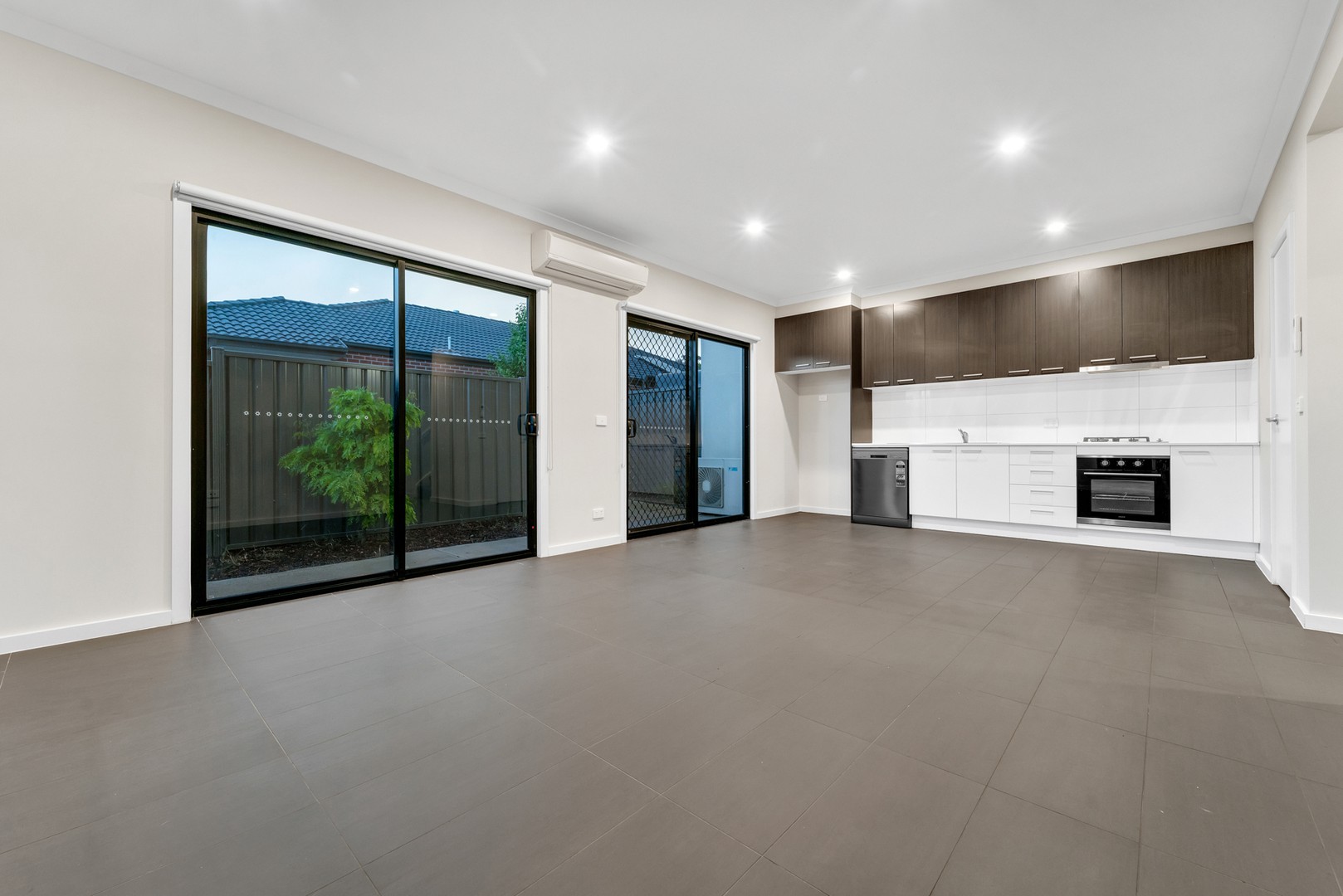 1/8-10 Fortitude Drive, Craigieburn, VIC 3064 - Thumbnail 2 - 03/12/2021