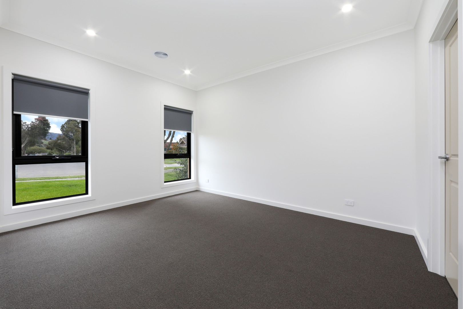 1/8 Bimbadeen Court, Bayswater, VIC 3153 - Thumbnail 2 - 30/09/2026