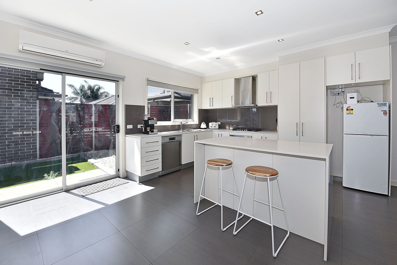 1/8 Birch  Avenue, Tullamarine, VIC 3043, Tullamarine - Thumbnail 2