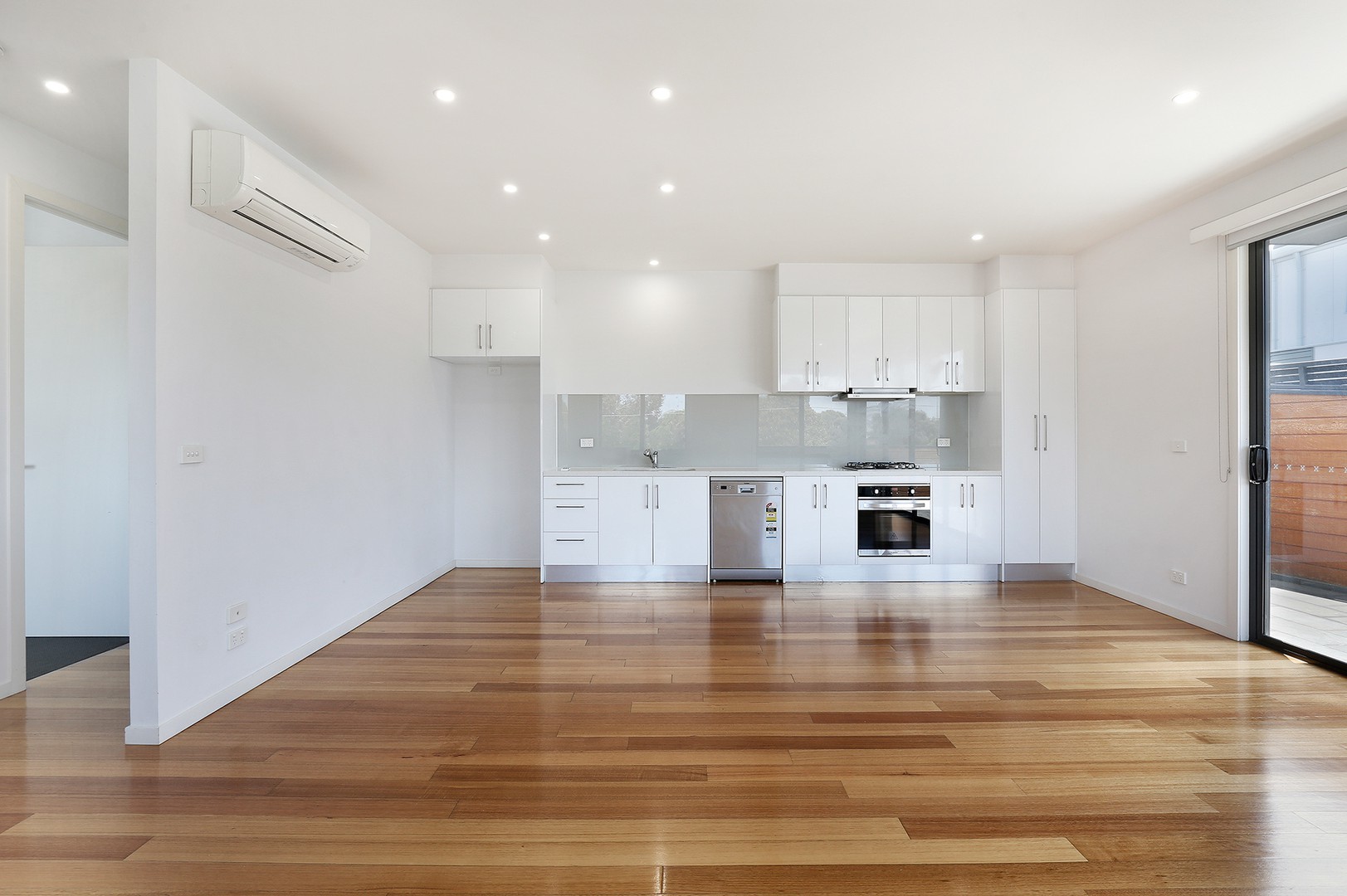 1/8 Lytton Street, Glenroy, VIC 3046 - Thumbnail 2 - 29/04/2025