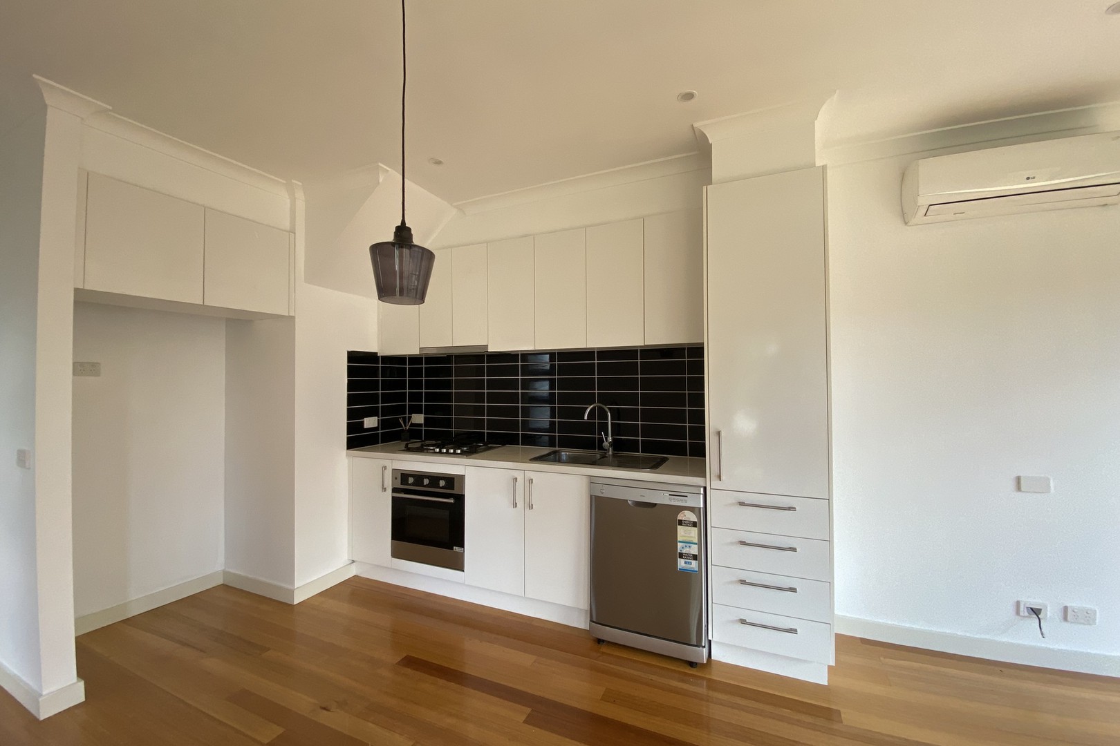 1/8 Miranda Road, Reservoir, VIC 3073 - Thumbnail 2 - 08/11/2022