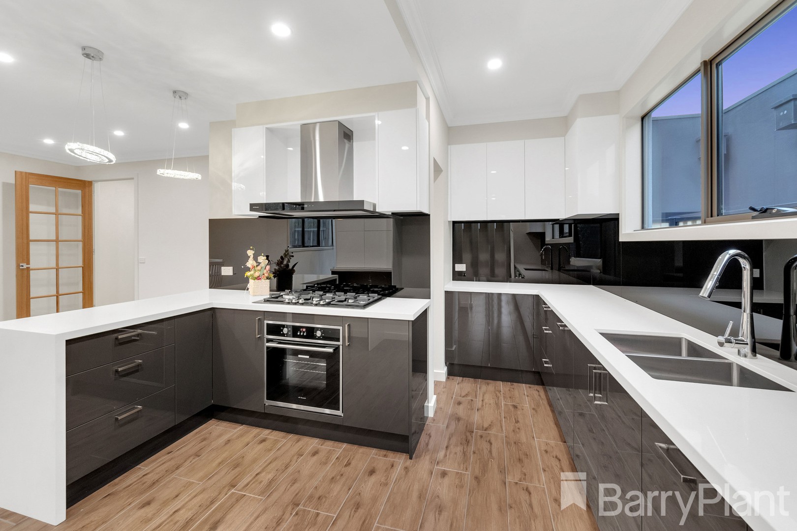 1/8 Parkhill DriveAshwood, VIC 3147, Ashwood - Thumbnail 3