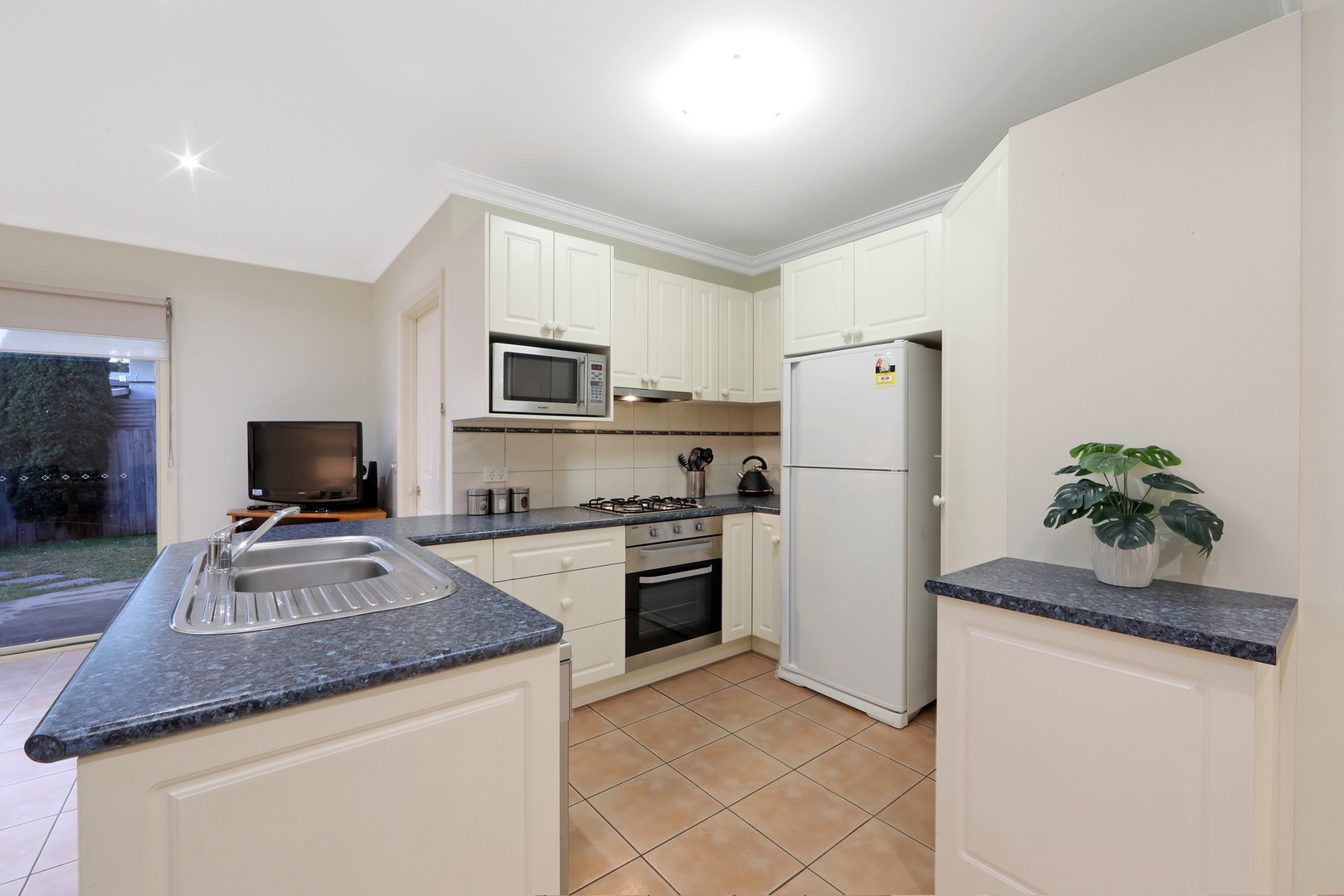 1/8 Stamford Crescent, Rowville, VIC 3178, Rowville - Thumbnail 2