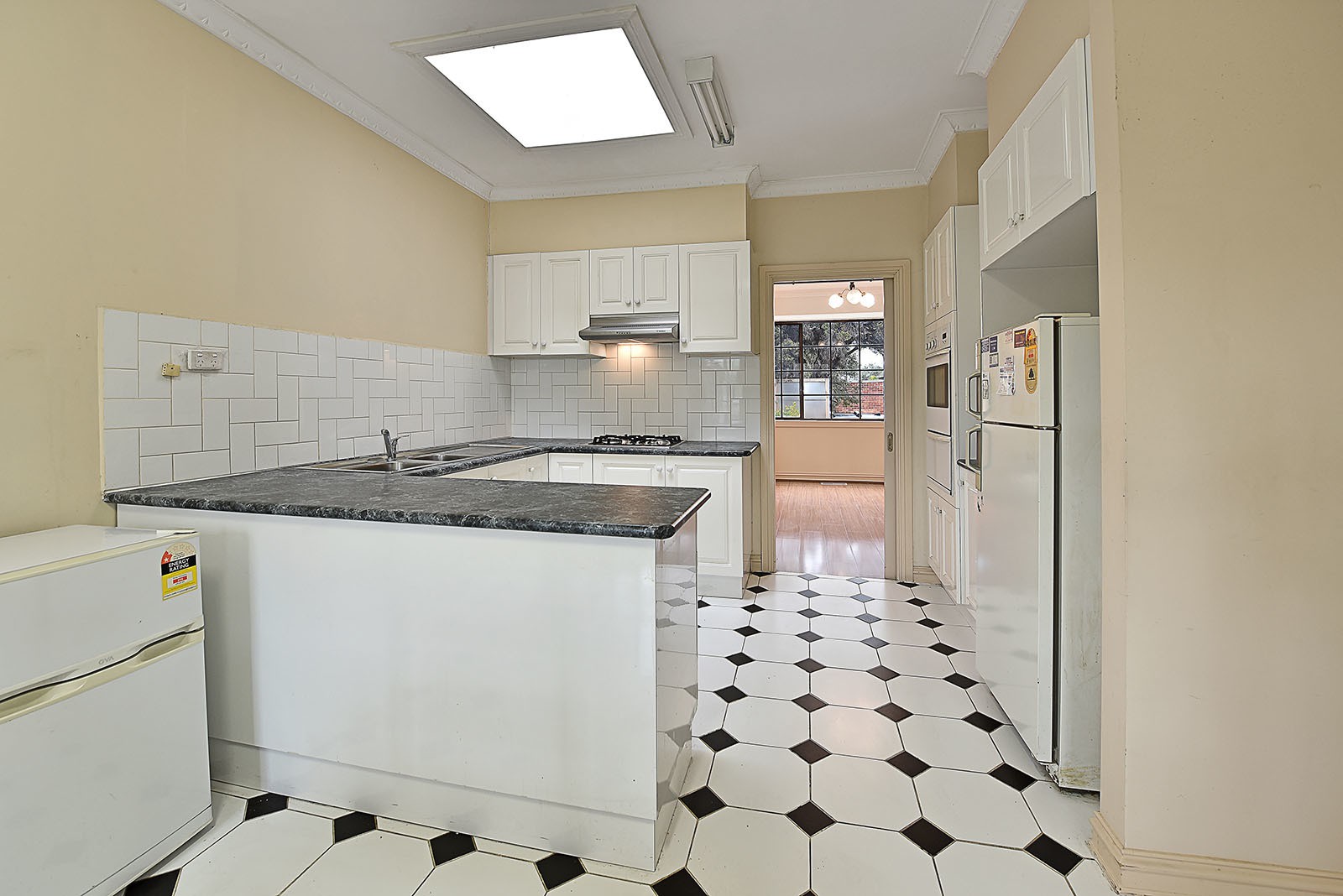1/811 Plenty Road, Reservoir, VIC 3073, Reservoir - Thumbnail 4