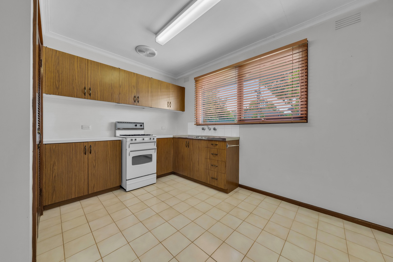 1/83 Essex Road, Mount Waverley, VIC 3149, Mount Waverley - Thumbnail 3