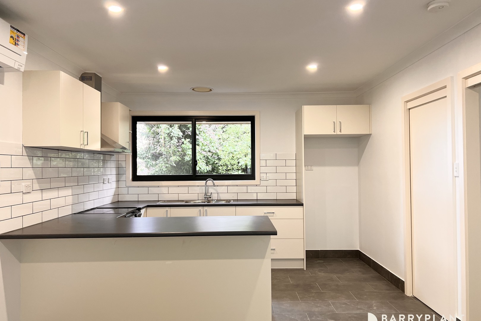 1/9 Armstrong Avenue, Drouin, VIC 3818 - Thumbnail 2 - 02/06/2026