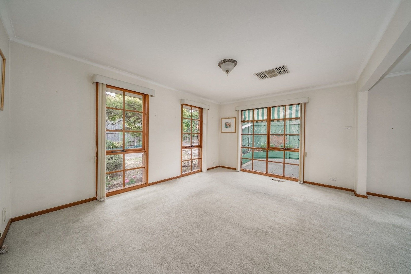 1/9 Edwards Street, Burwood, VIC 3125, Burwood - Thumbnail 2