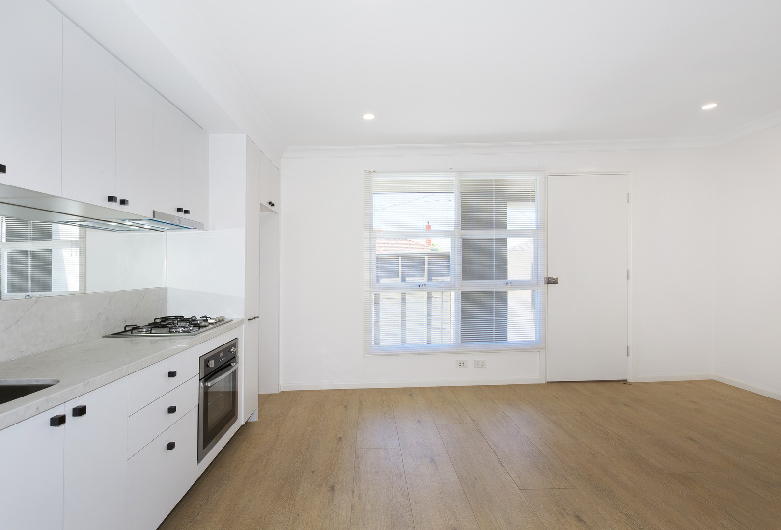 1/9 Embankment  Grove, Chelsea, VIC 3196, Chelsea - Thumbnail 2